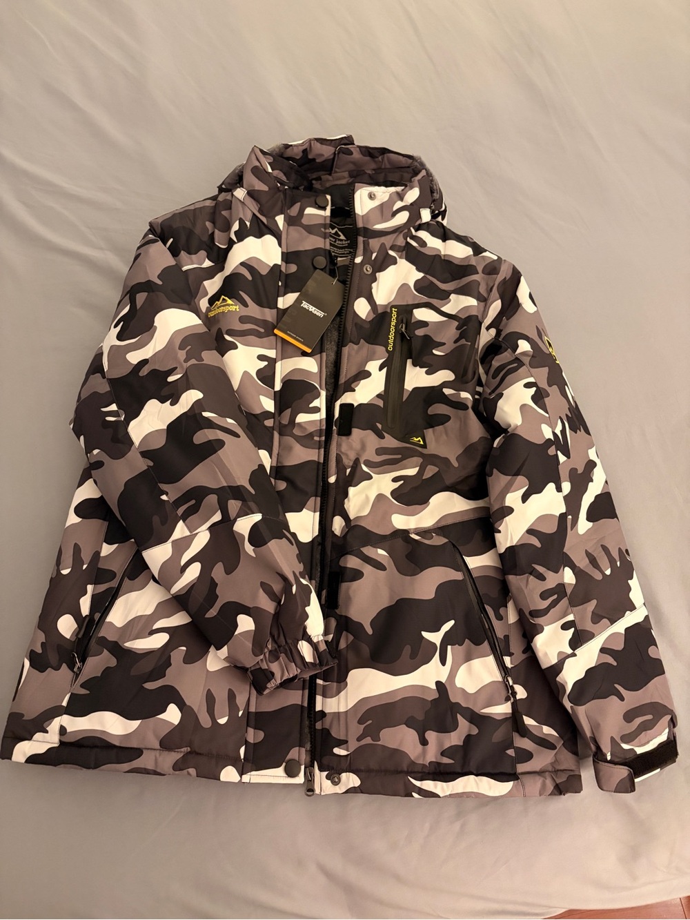 New With Tags Women's Camo Ski Snowboard Jacket Waterproof Winter Coat
